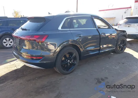 2019 Audi E-Tron Premium Plus z USA, uszkodzony, nr VIN WA1LAAGE8KB010374